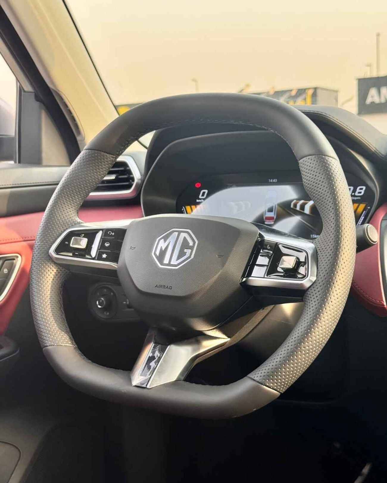 MG ZS LUX