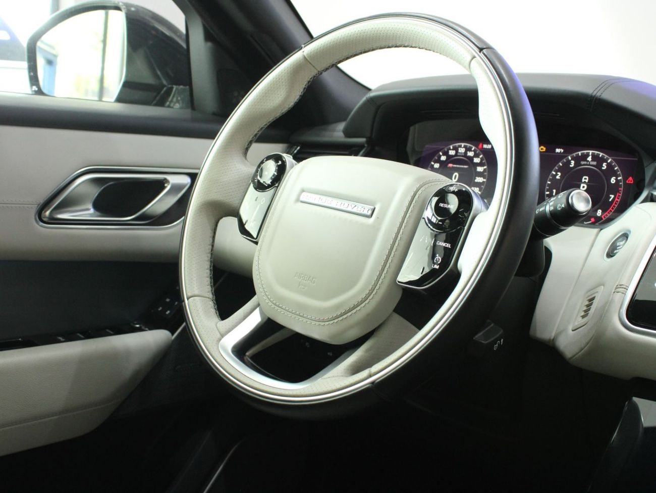 Land Rover Range Rover Velar | R-Dynamic | V4