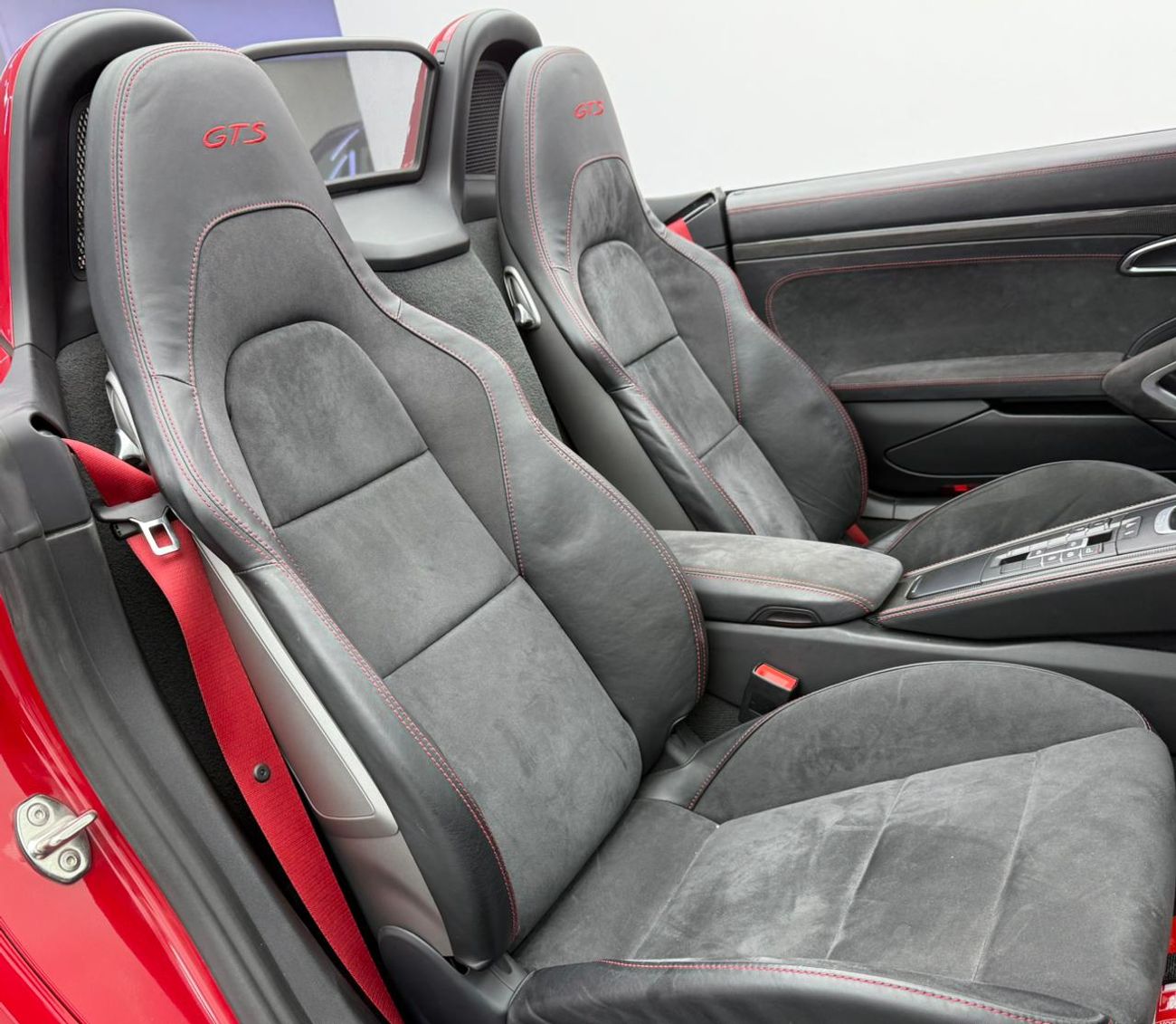 بورش بوكستر 718 GTS 2.5L 2018 Porsche 718 Boxster GTS ,Porsche Warranty Till Feb/2026 ,- Full Porsche Service Histor