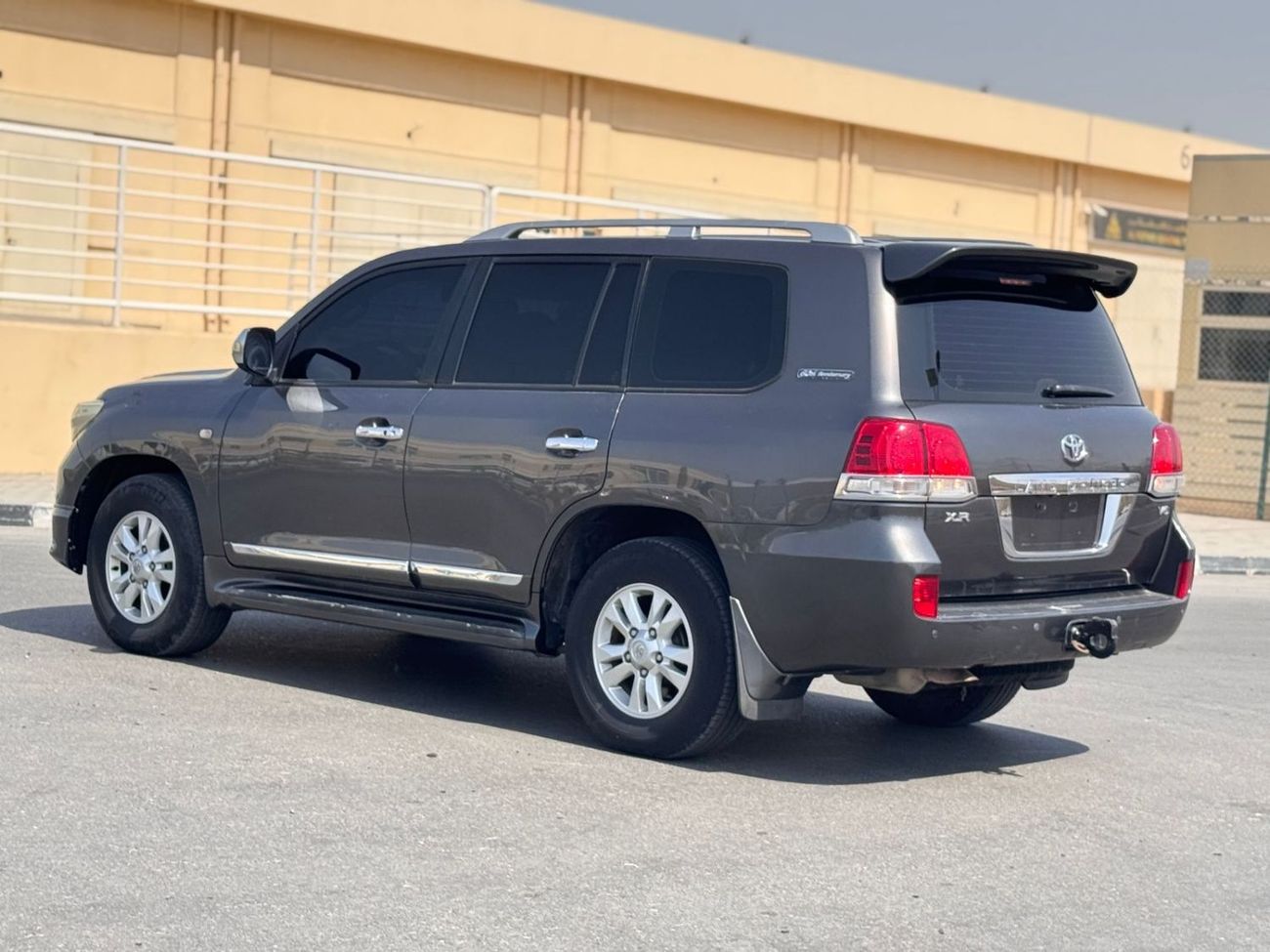 تويوتا لاند كروزر Left hand 4.0 liter V6 ,2011 model ,Petrol ,only for for export available