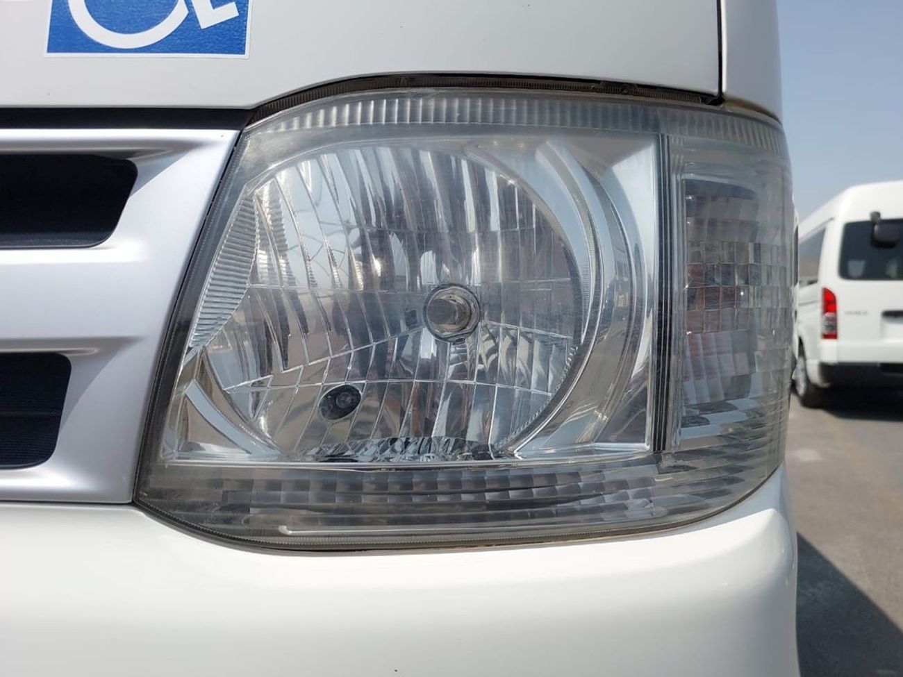 Toyota Hiace TOYOTA HIACE COMMUTER VAN 2013 RHD 3.0 L DIESEL AUTOMATIC (PM63050)