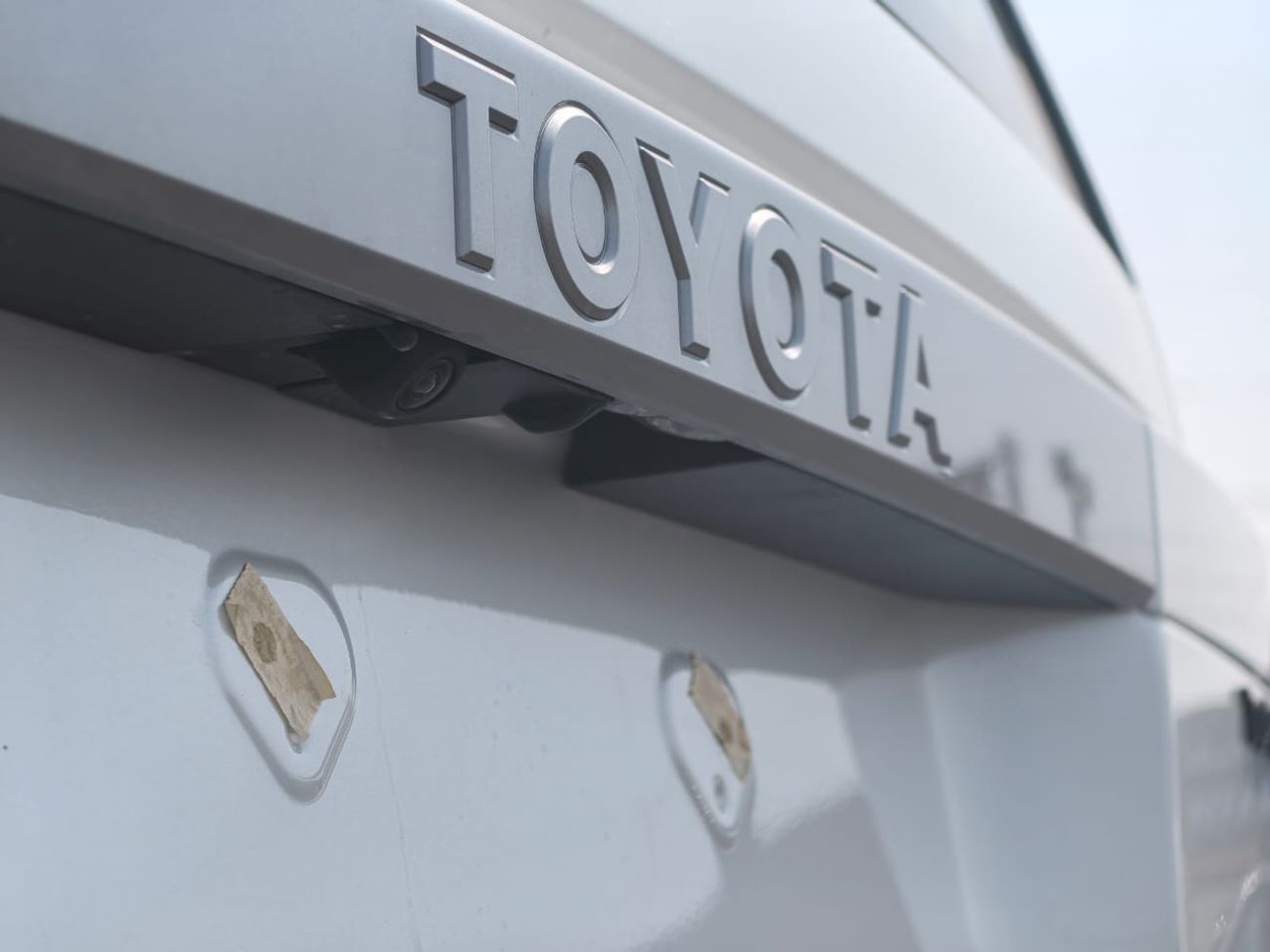 تويوتا برادو PRADO,2.8L,DIESEL,SUNROOF,COOL BOX,BACK DOOR POWER,DVD+CAMERA,18''AW,A/T,2025MY ( FOR EXPORT ONLY)