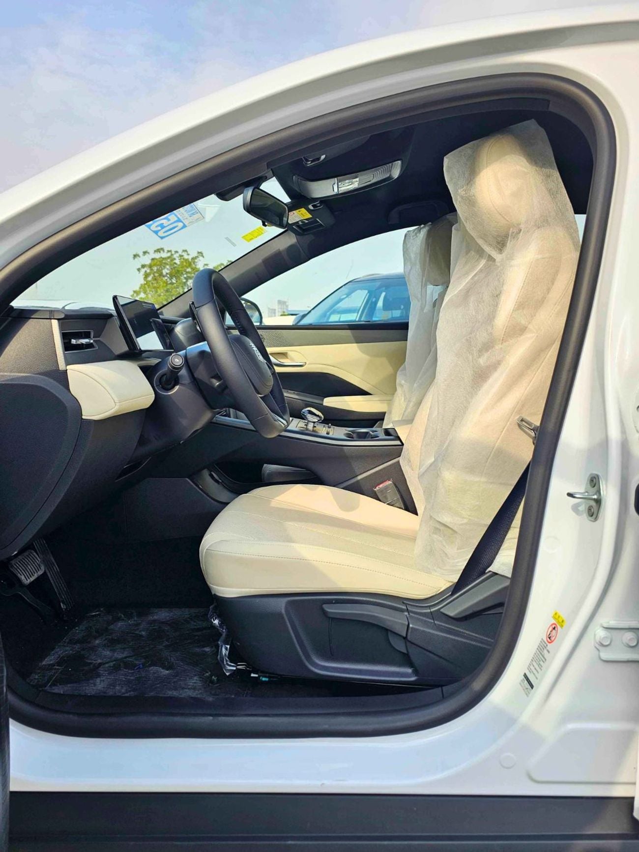 BYD QIN PLUS DMI 55 KM PLUG IN HYBRID / 1.5L V4 PETROL / DVD +CAMERA / PUSH START / LEATHER SEATS (CODE# QINPDMI)