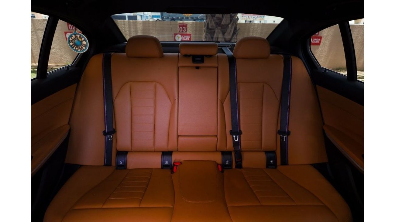 بي أم دبليو 330i M سبورت