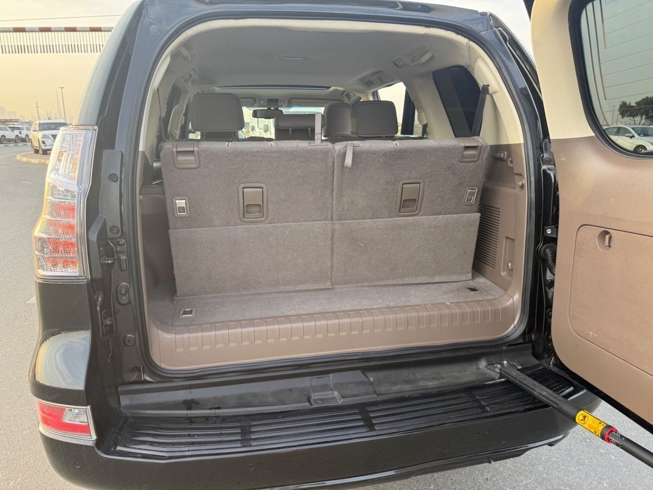 Lexus GX460 PLATINUM 2017 Prestige 4.6L FULL OPTION GCC