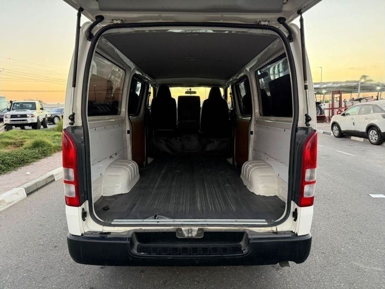 Toyota Hiace PREMIUM CONDITION | 2.8L DIESEL ENGINE | 2019 | RHD