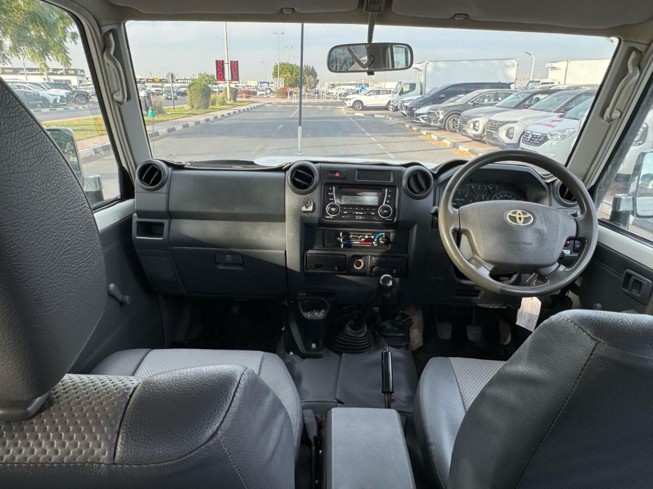 تويوتا لاند كروزر بيك آب Diesel ,Right Hand Drive ,4 Doors ,4.5 Liter ,Manual Transmission ,Power Windows