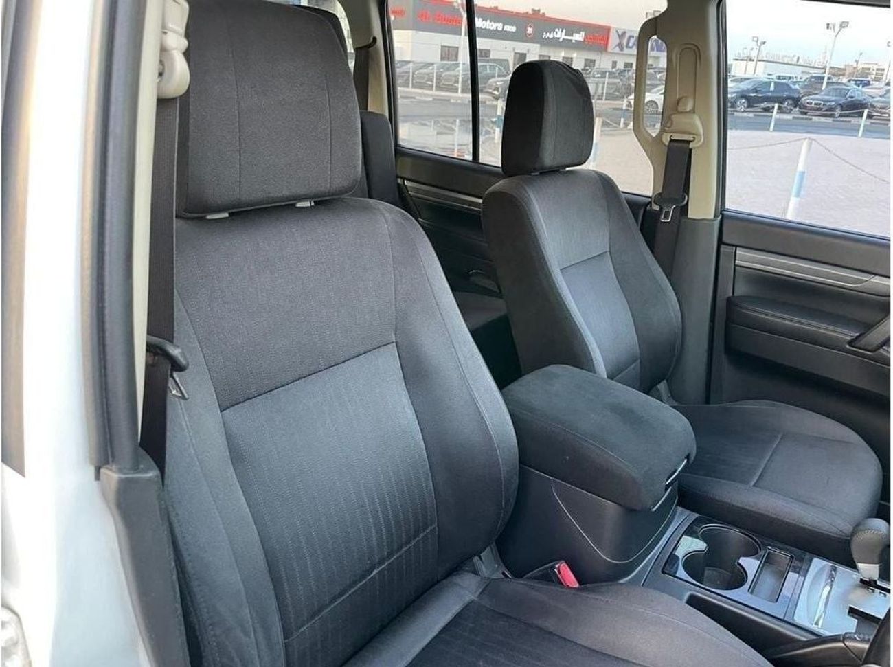 ميتسوبيشي باجيرو Diesel 3.2 Liter Right Hand Drive Automatic 7 Seater Leather sea