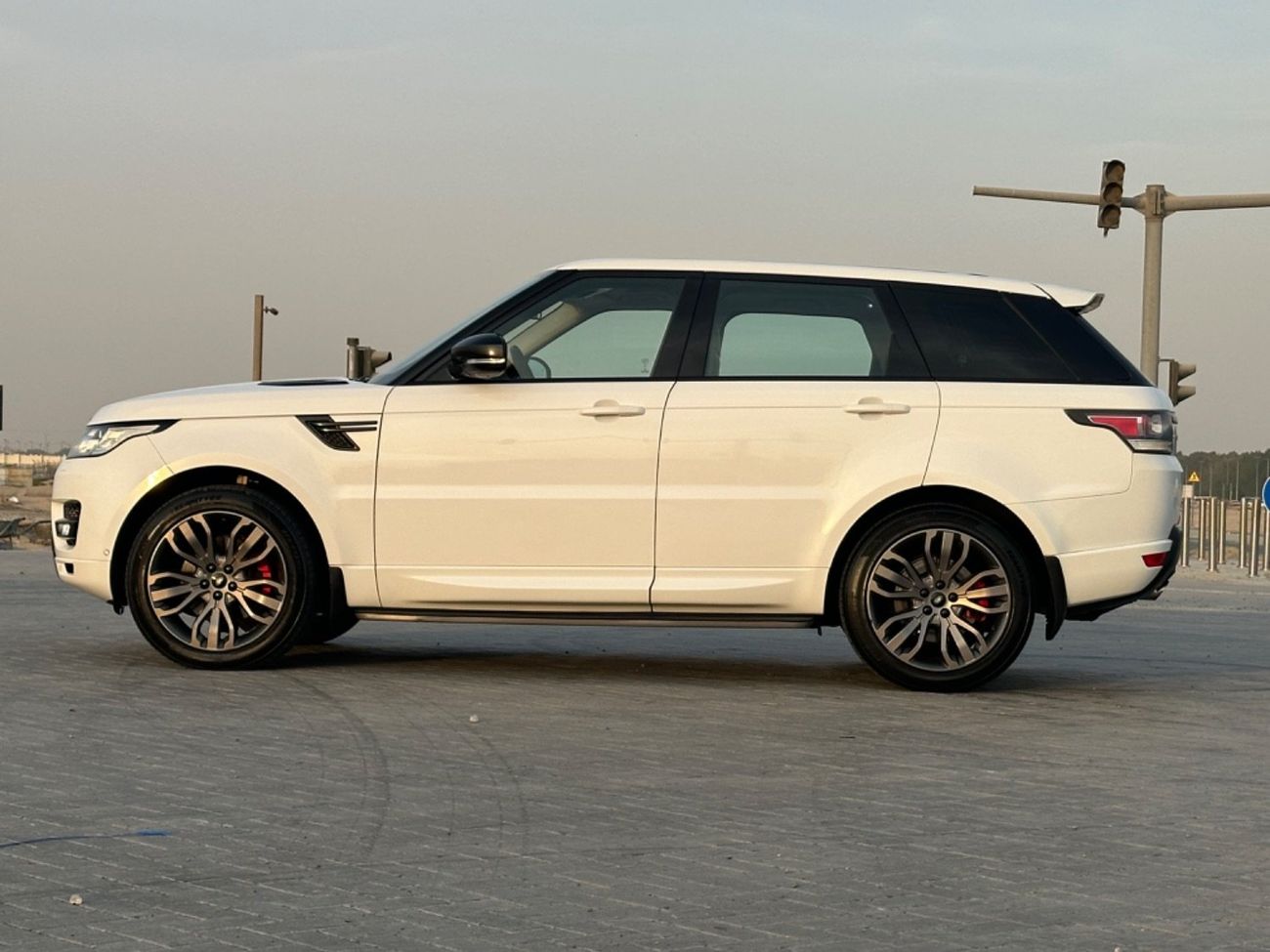 Land Rover Range Rover Sport HSE DYNAMIC 5.0L (525 HP) MODEL 2014 GCCCAR PERFECT CONDITION INSIDE AND OUTSIDE