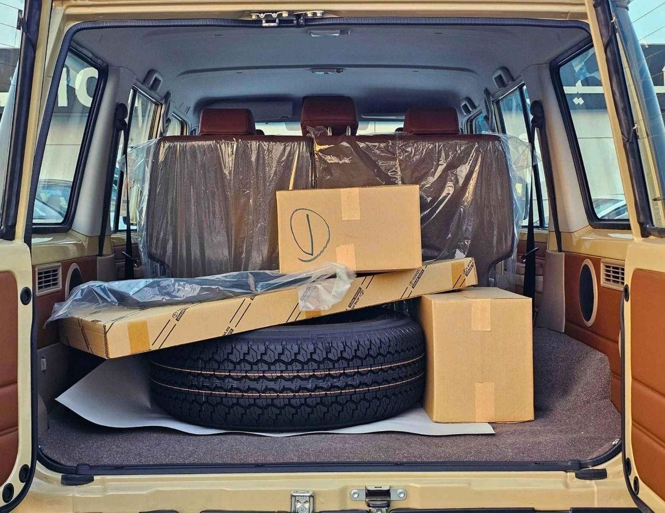 Toyota Land Cruiser 70 LC76 LX/4.0L PETROL A/T/DIFFLOCK, WINCH, SNORKEL, REFRIGERATOR, OVER FENDER/ CODE#H76PAF