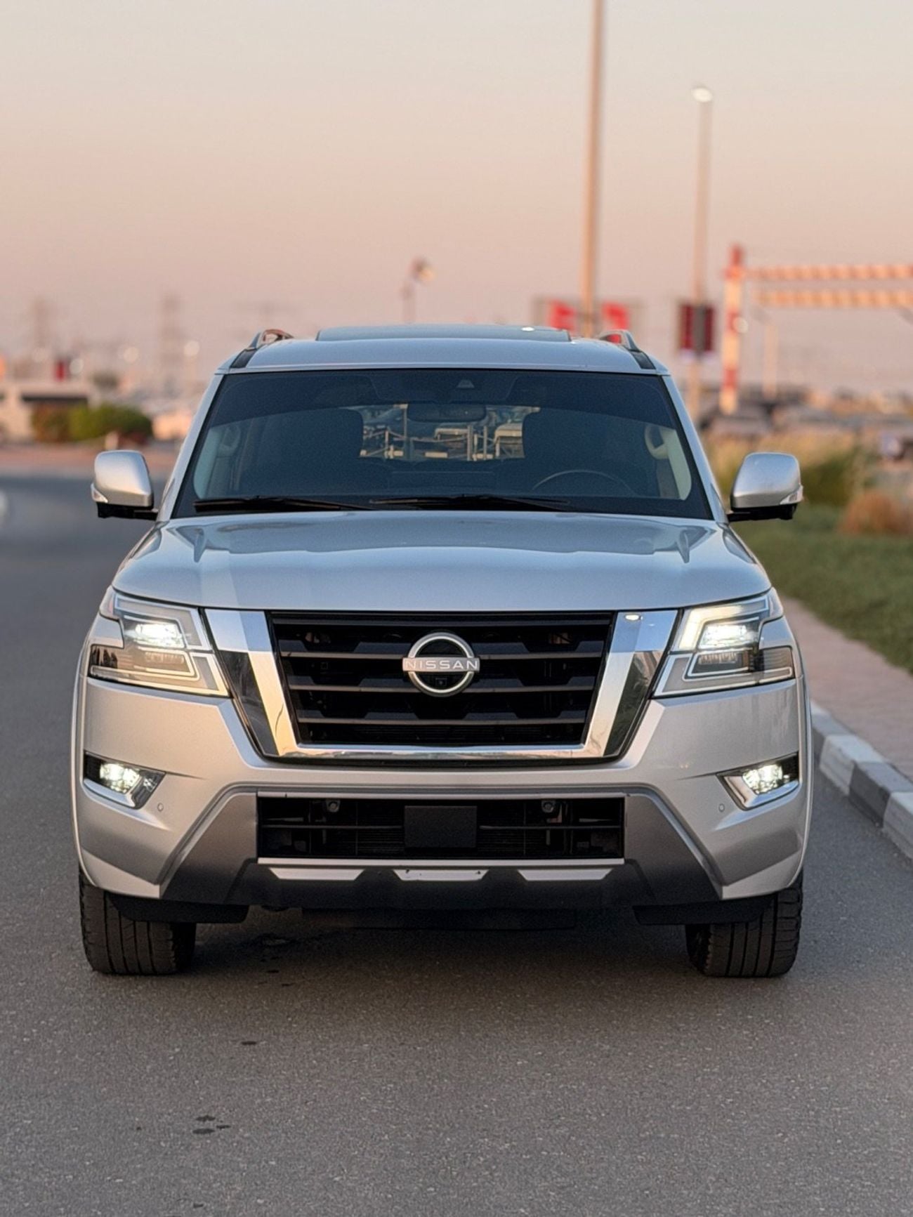 Nissan Armada Clean Title SL Full option 5.6 L original paint