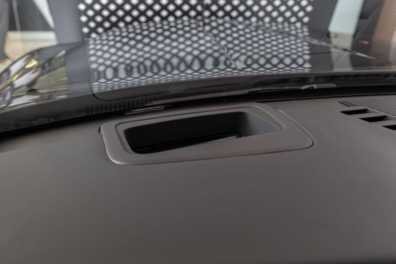 Rolls-Royce Cullinan ROLLS-ROYCE CULLINAN | SILVER BADGE | FULL OPTIONS | BESPOKE SOUND SYSTEM | GCC SPECS | 2025