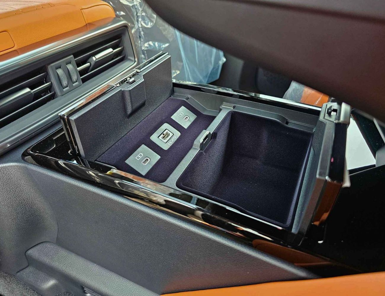 Lexus LX 700h HYBRID/ VIP SEATS FULL OPTION/ PETROL AT 3.5L V6 4WD/CODE#LX7HV