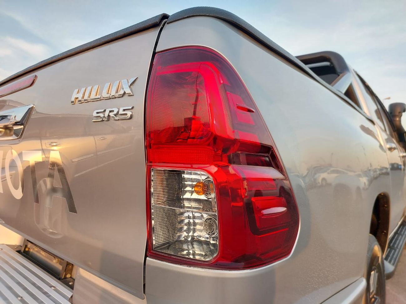 Toyota Hilux TOYOTA HILUX PICKUP RHD 2017 MODEL 2.8 L DIESEL AUTOMATIC(PM94124)