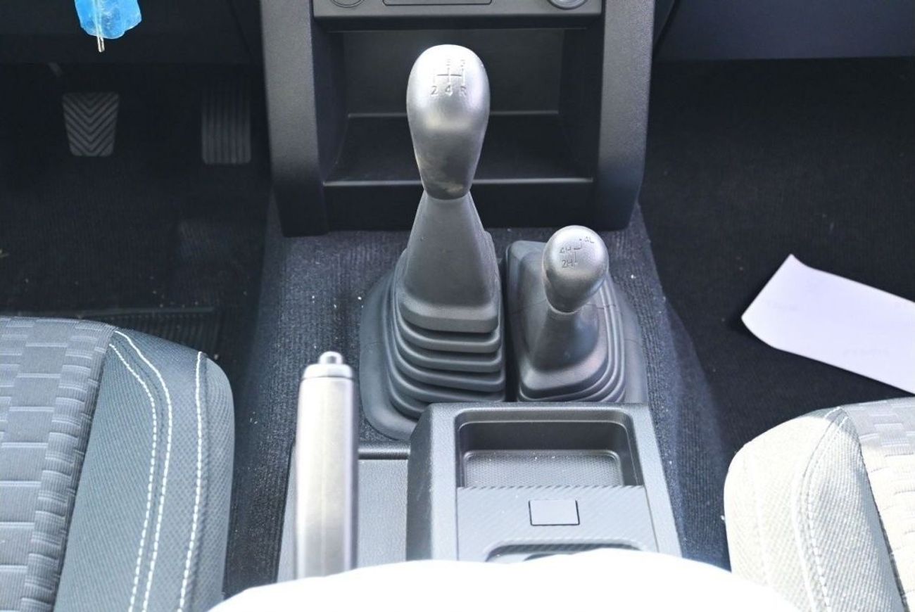 ميتسوبيشي L200 ميتسوبيشي L200 موديل 2024 ناقل الحركة بنزين يدوي ابيض من الخارج اسود من الداخل