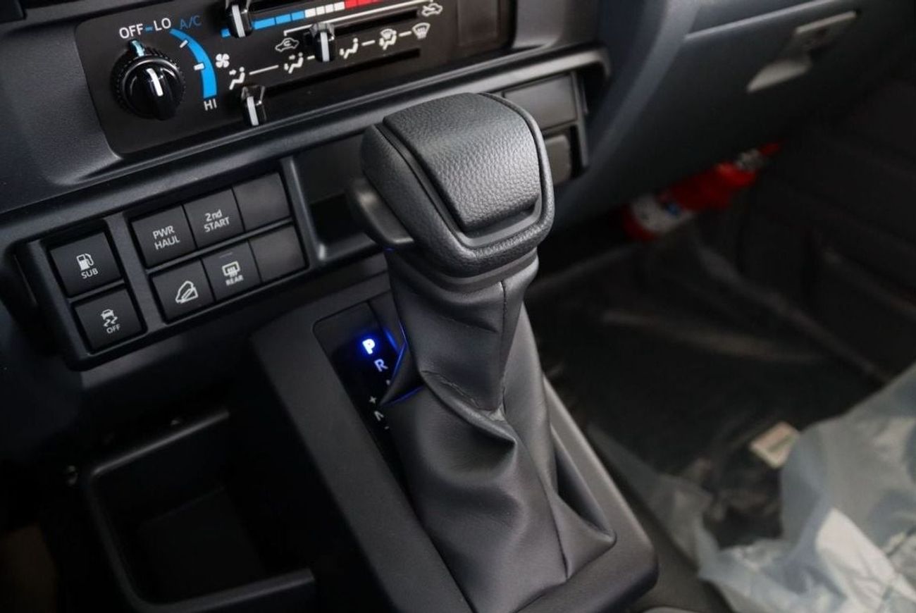 تويوتا لاند كروزر 70 2025 TOYOTA LAND CRUISER GRJ 78 4.0 V6 AUTOMATIC **التصدير فقط خارج الخليج****EXPORT ONLY**