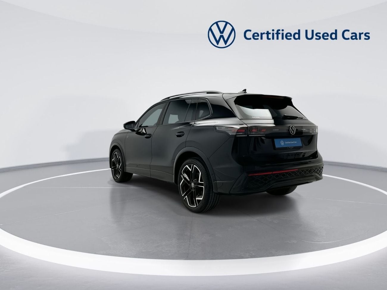 فولكس واجن تيجوان R-LINE تيجوان آر لاين 1.4 لتر | | باقة المساعدة العالية | سقف بانورامي | نظام التحكم الديناميكي بالهيكل | ش