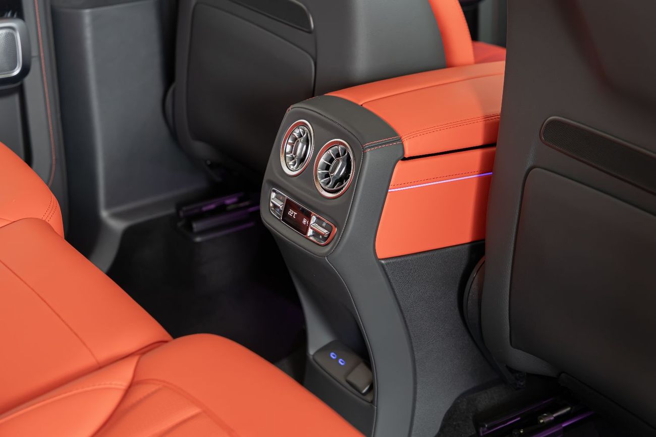 Mercedes-Benz G 63 AMG Double Night Pack|Fully Loaded|2026 Fully Cardbon Fiber |Gargash Auto Warranty PERFOMANCE PACKAGE