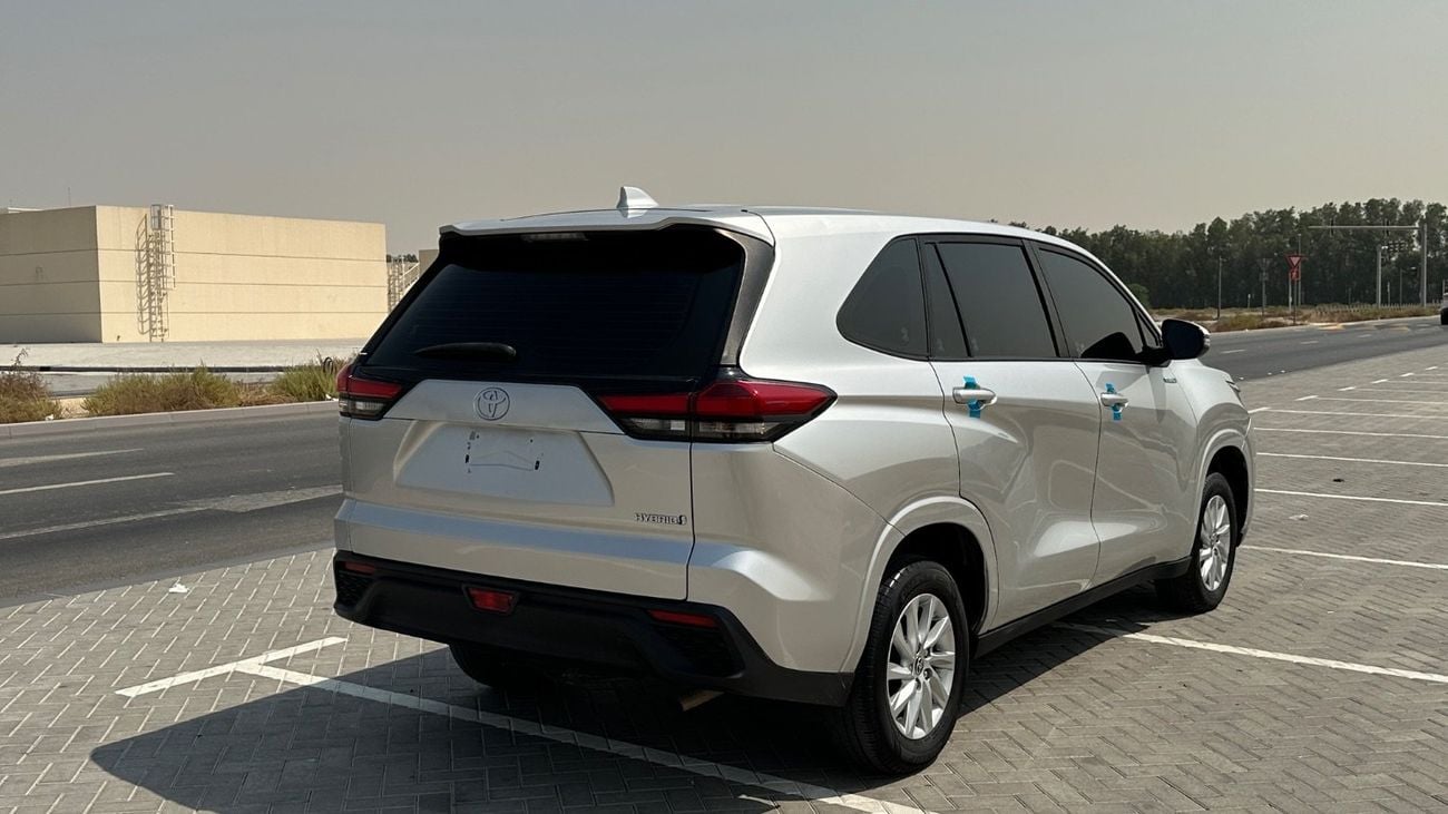 Toyota Innova GLE HEV