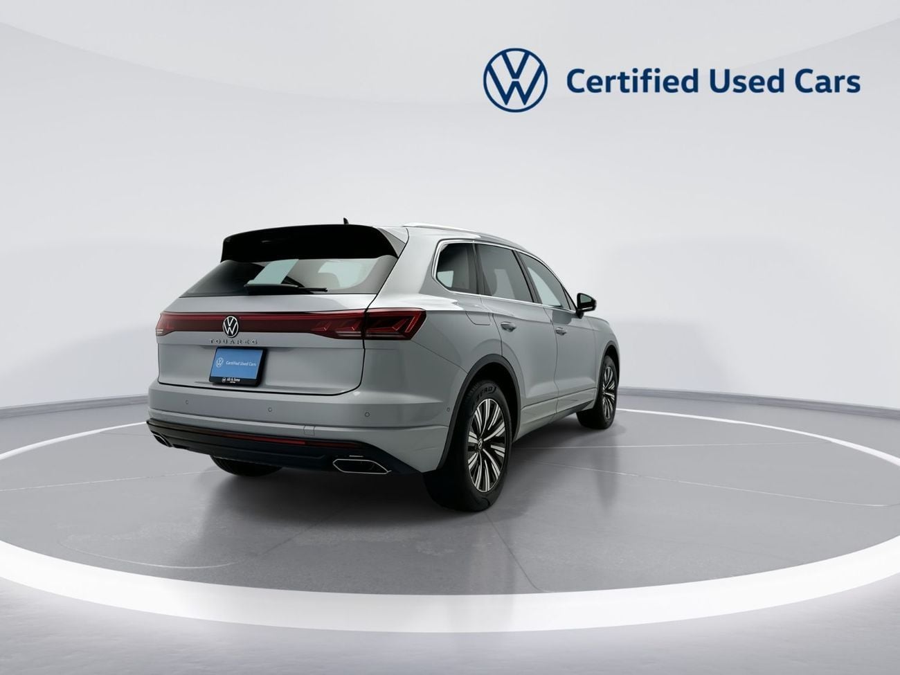 فولكس واجن تيجوان Touareg Elegance + Tirano (Ref#02374) / 42,100 AED SAVINGS from New Car