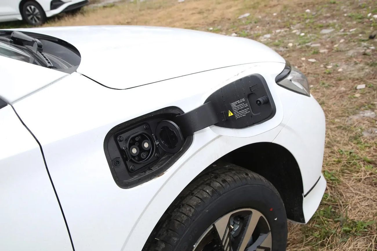 بي واي دي e2 BYD E2 LUXUARY 2025 MODEL