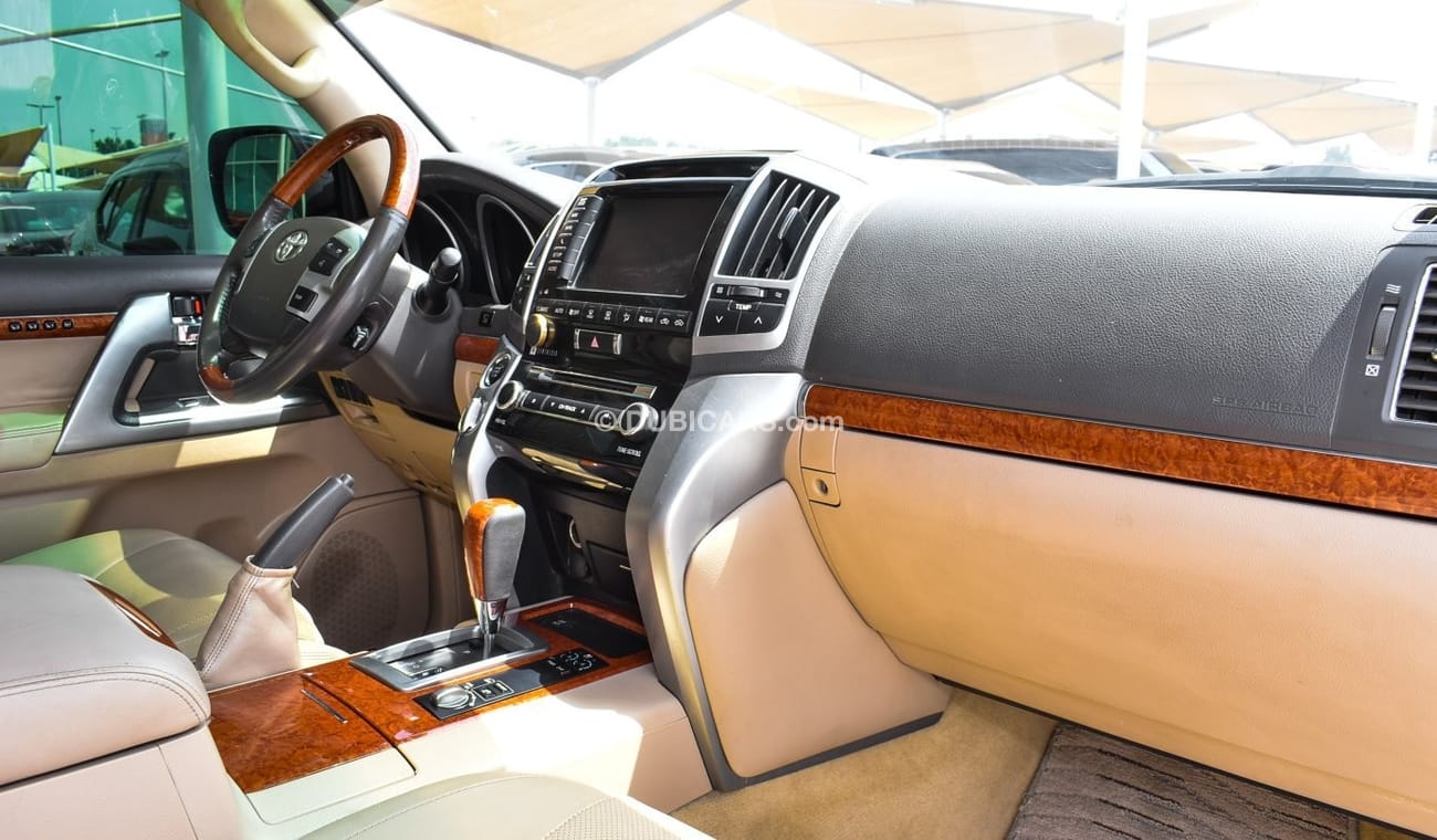 Toyota Land Cruiser VXR 5.7 V8