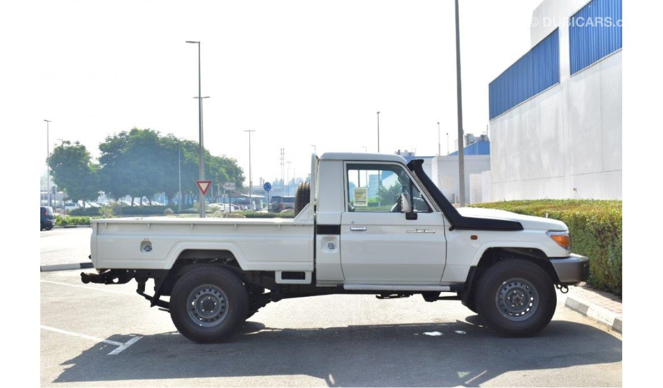 تويوتا لاند كروزر بيك آب 79 SINGLE CAB PICKUP V8 4.5L DIESEL MANUAL TRANSMISSION