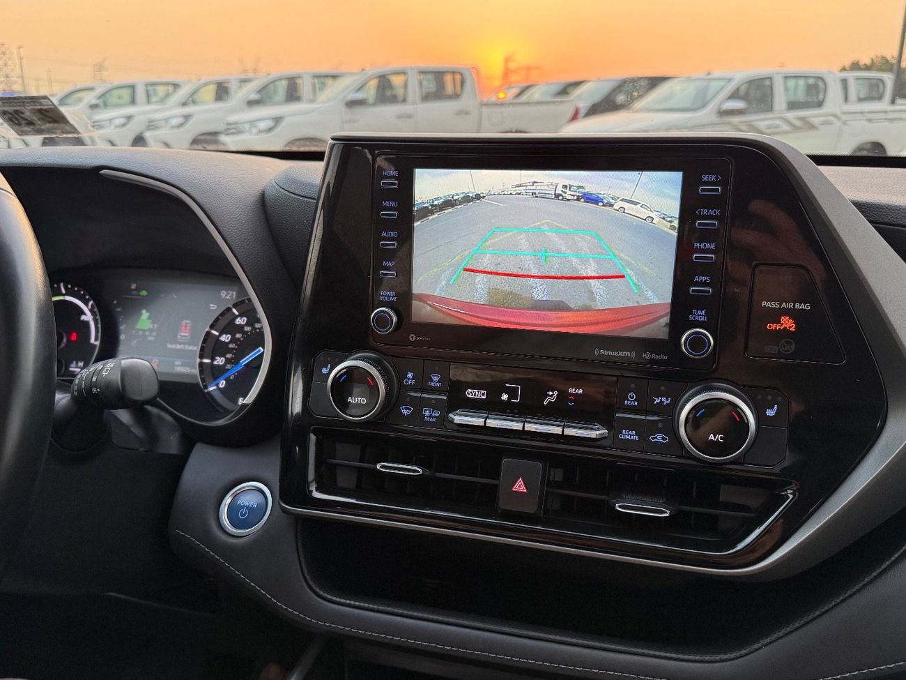 Toyota Highlander 2021 TOYOTA HIGHLANDER XLE HYBRID AWD FULL OPTIONS IMPORTED FROM USA