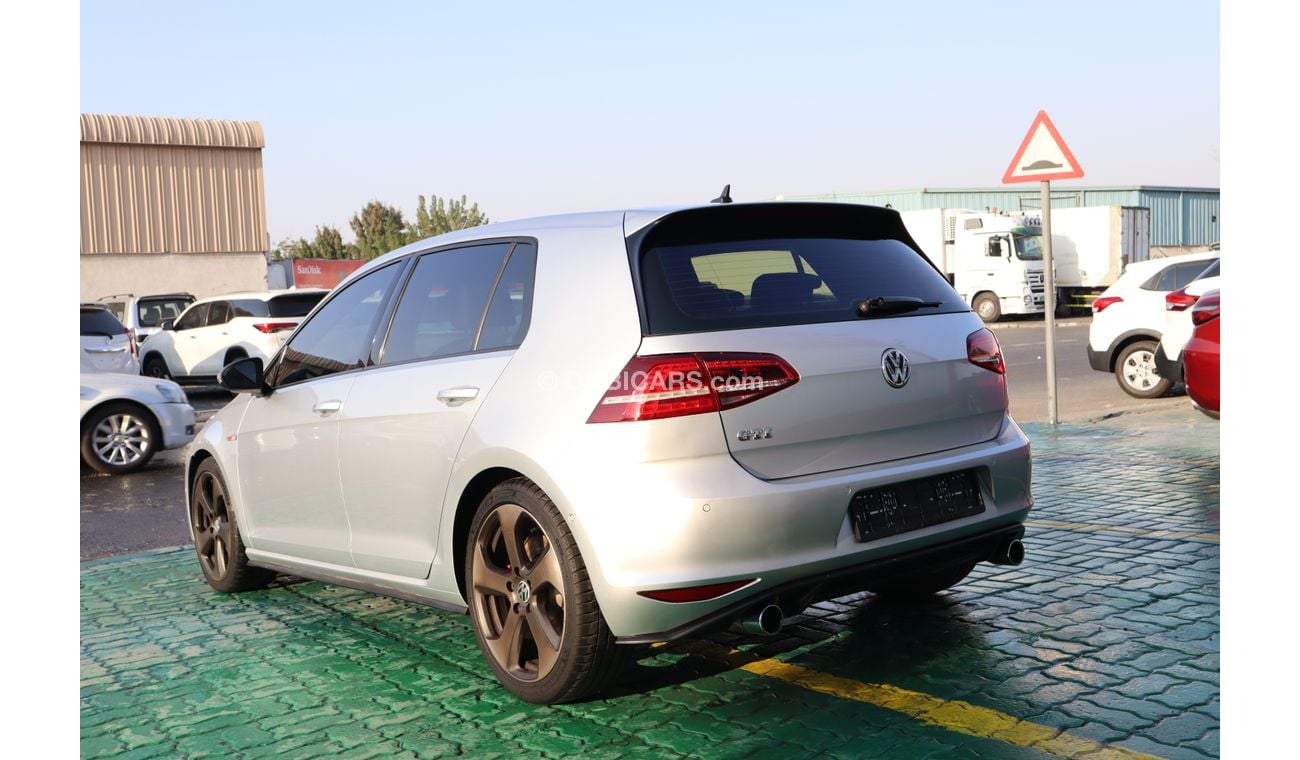 فولكس واجن جولف Volkswagen Golf GTI GCC V4 - Fully Loaded - Perfect Condition