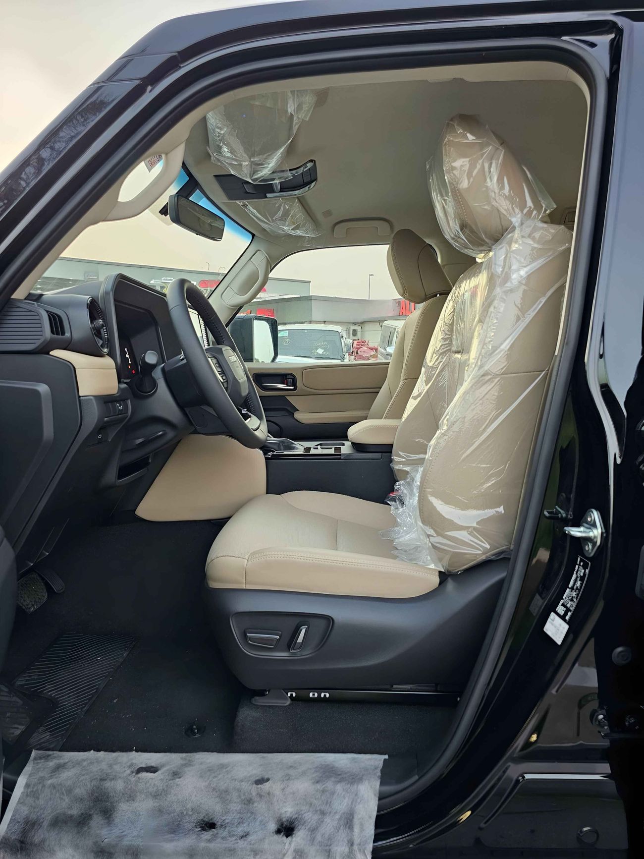 تويوتا برادو LIMITED / 2.7L V4 / DVD+CAMERA/ PUSH START / AUTO HOLD (CODE# 68025)