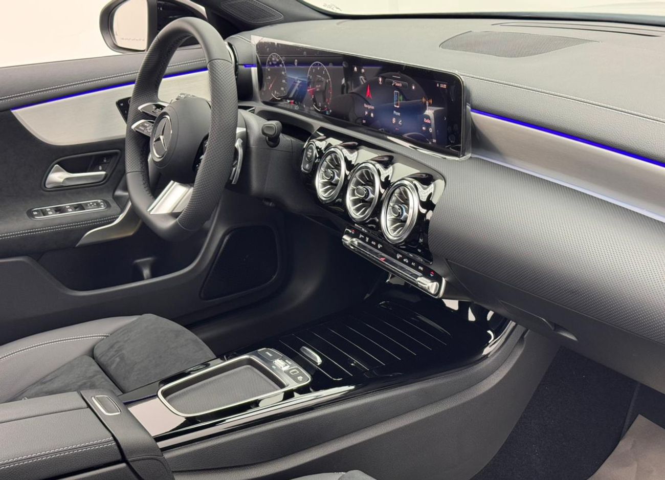 مرسيدس بنز CLA 200 2026 Mercedes-Benz CLA 200 AMG Night Package, 2030 Mercedes Warranty, GCC