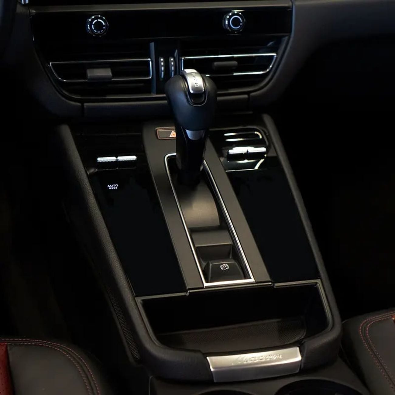 بورش ماكان S 4,407 pm • 0% Downpayment • Chrono Package • 1 Year Warranty