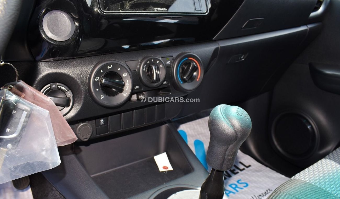 تويوتا هيلوكس DLX  2.4 L 4X4 - DSL - M/T - WITH GCC SPECS AND EXPORT ONLY