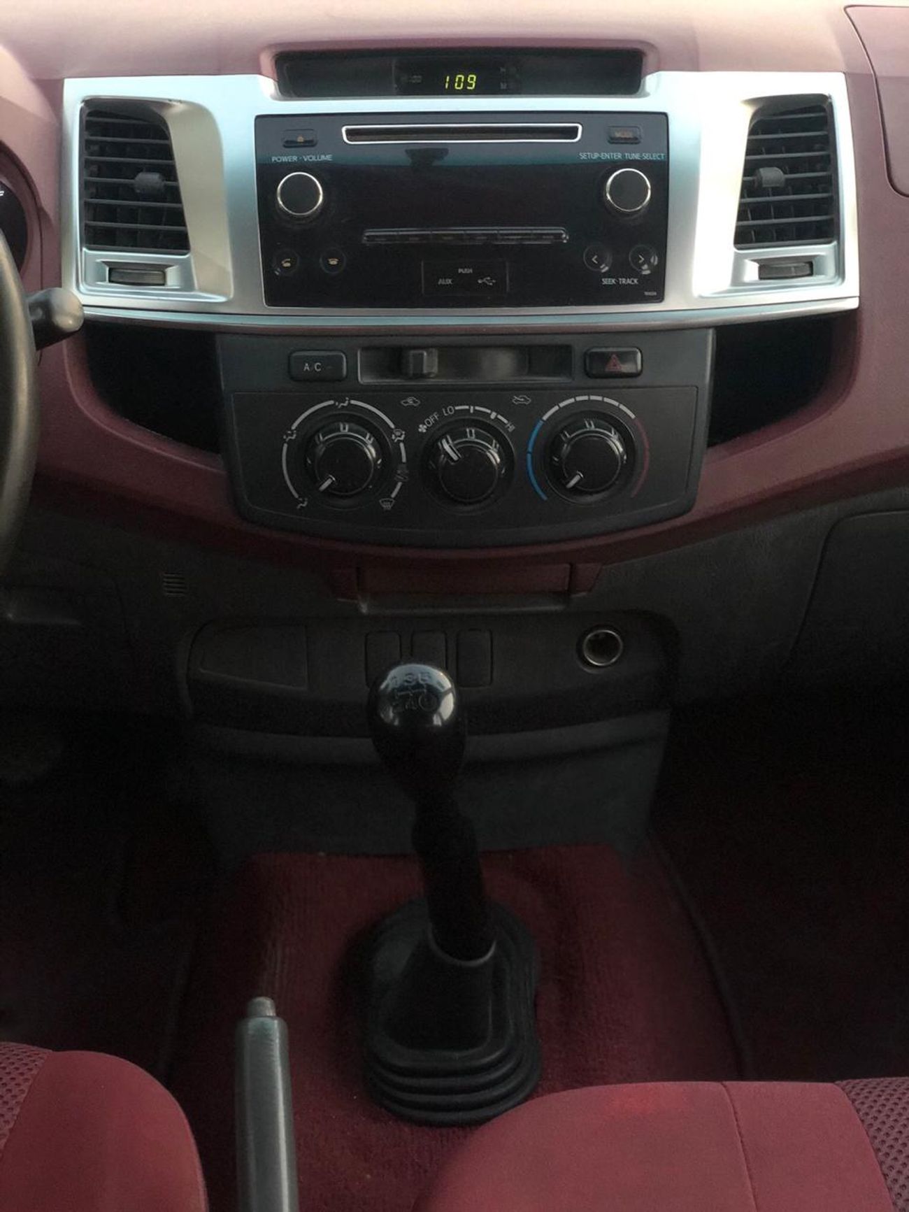 تويوتا هيلوكس 2.7L Petrol, M/T, Power Windows (CODE # 6430)