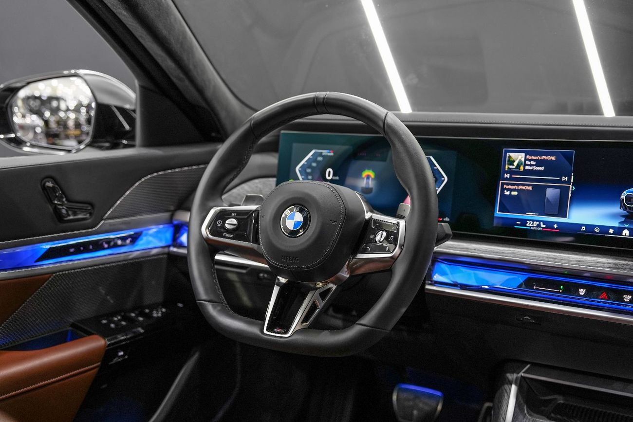 بي أم دبليو 735i M Sport Package, Executive Lounge, AGMC Warranty + Service!!