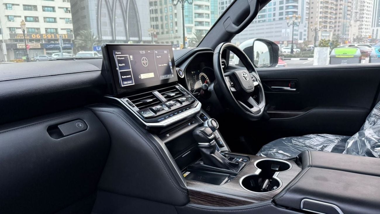 Toyota Land Cruiser Toyota landcruise 2022MODEL Engine 3.3l Diesel Transmission Automatic Interior Black colour white pu