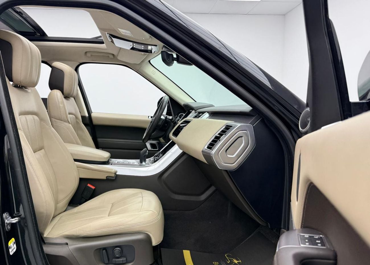 Land Rover Range Rover Sport HSE Dynamic 3.0L 2019 Range Rover Sport HSE Dynamic, Warranty, Service History , GCC