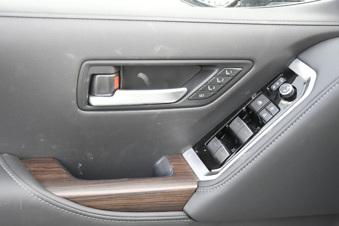 تويوتا لاند كروزر 4.0L VX,PETROL A/T, MY25 4.0L High-A/T Petrol