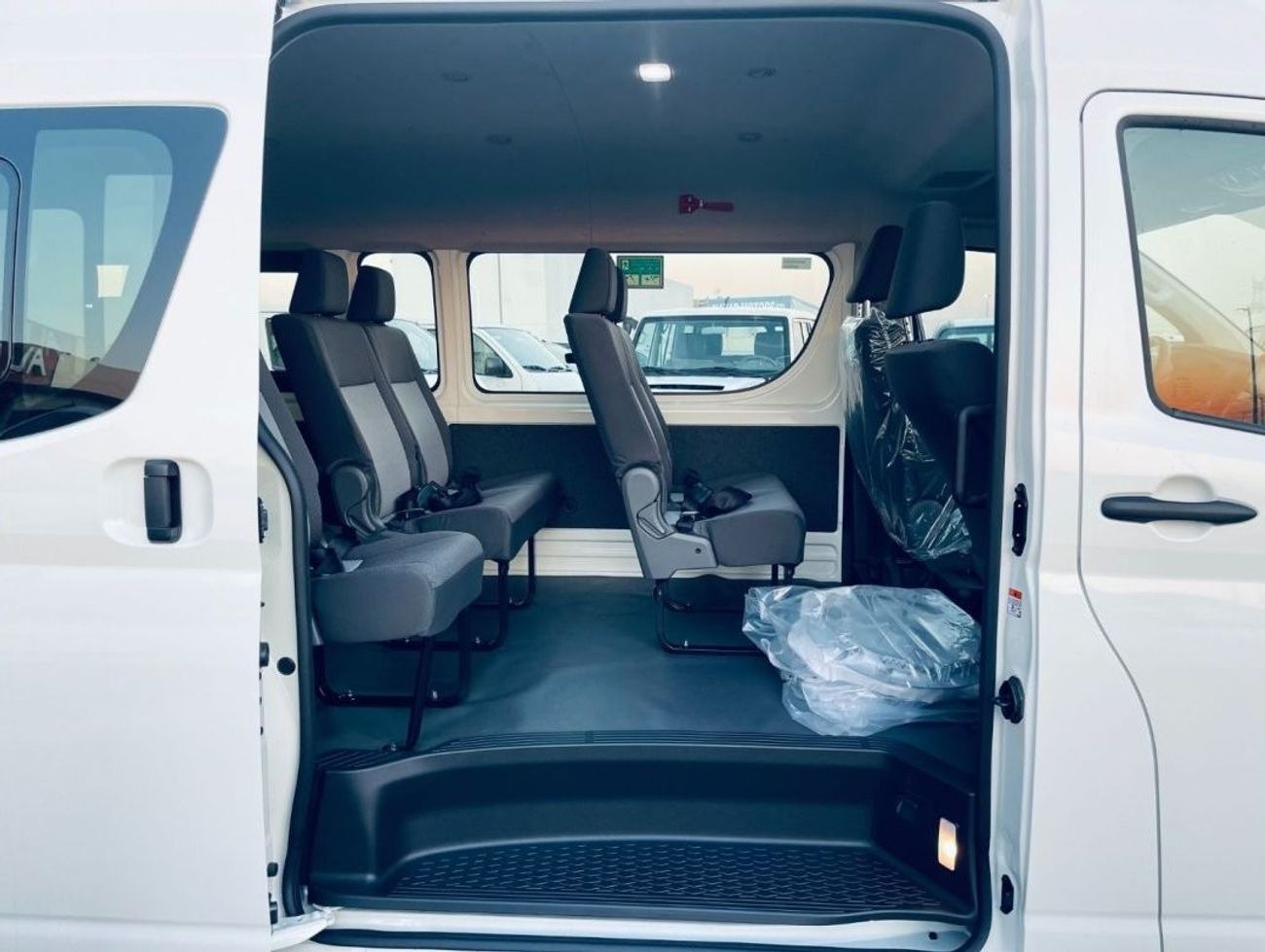 تويوتا هاياس 3.5L V6 High Roof Petrol Automatic Mid Option 2026 MODEL