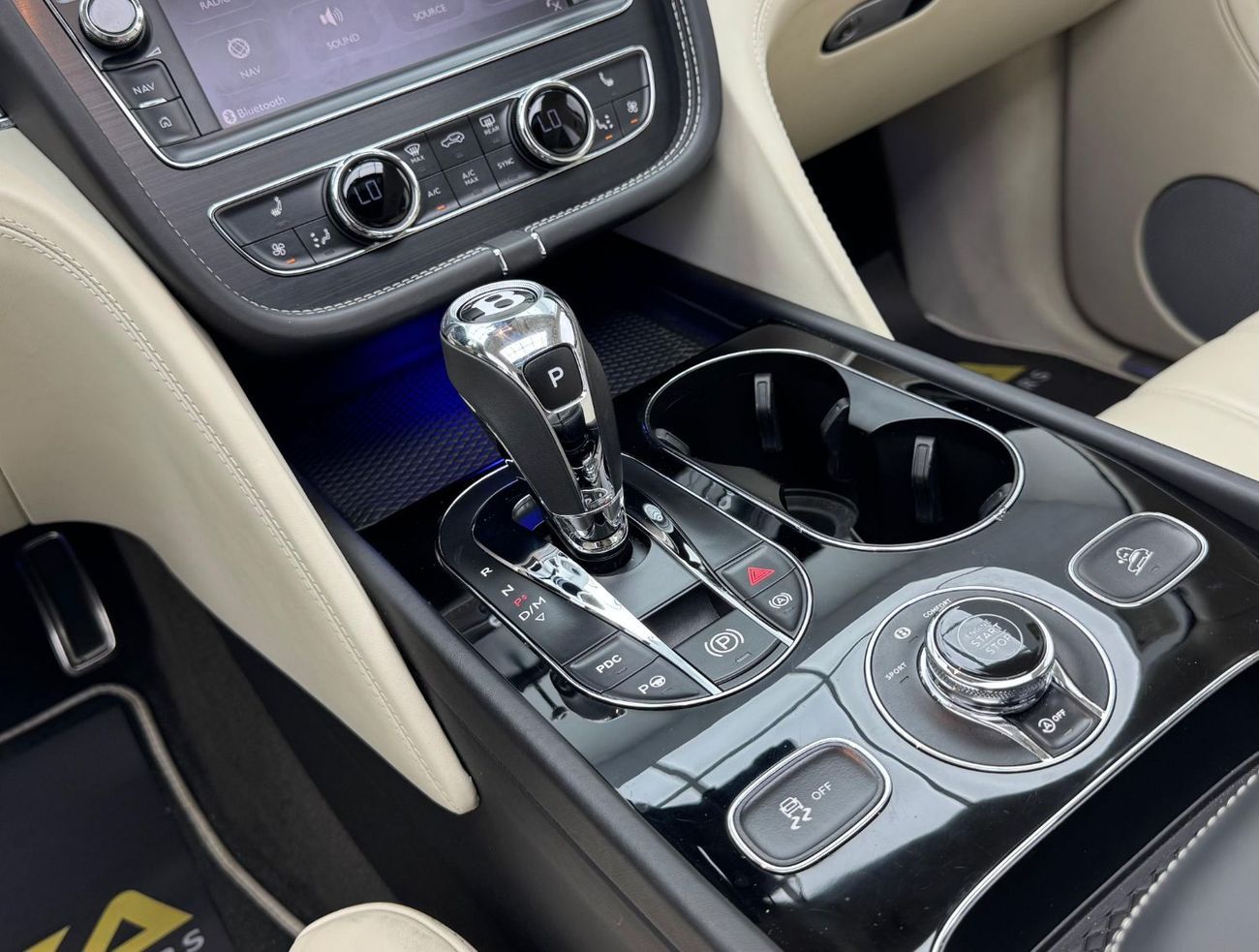 بنتلي بينتايجا 2018 Bentley Bentayga W12 Speed, Service History, 1 Year warranty, Excellent Condition, Low Km