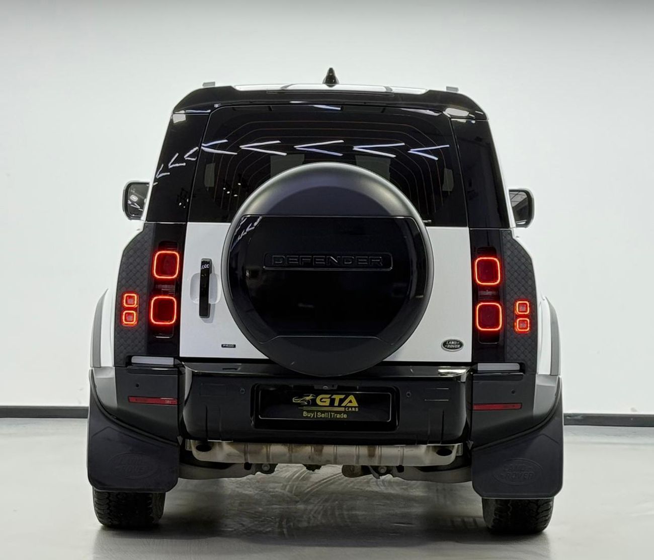 Land Rover Defender P400 90 HSE 3.0L (5 Seater) 2022 Land Rover Defender 90 HSE P400, 2027 LR Warranty, Full LR Service