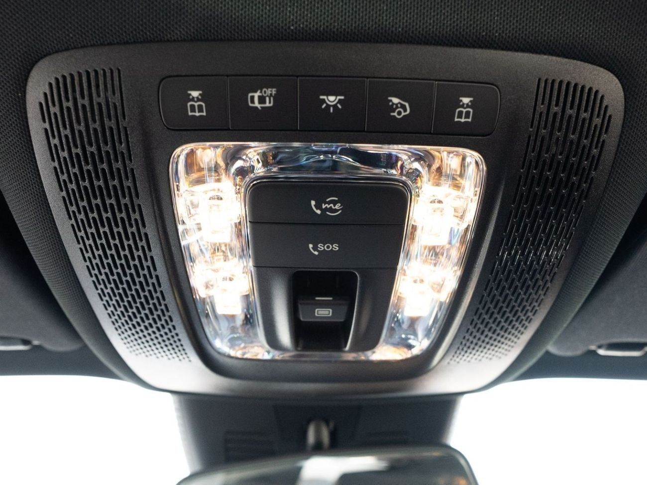 Mercedes-Benz GLB 200 2025 MERCEDES BENZ GLB 200 DYNAMIC 1.3 - WHITE inside BROWN | Export Price