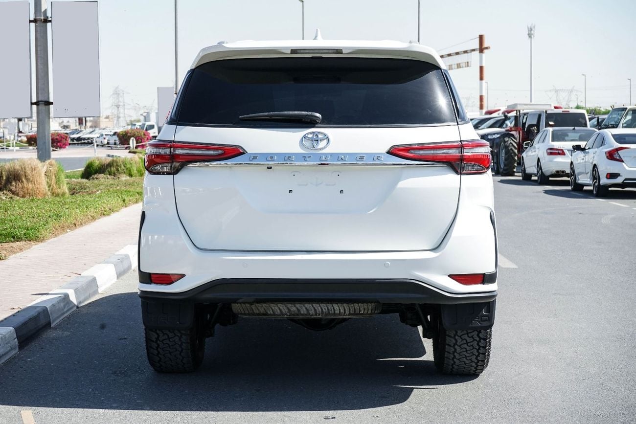 تويوتا فورتونر he 2018 Toyota Fortuner is a rugged, 7-seater mid-size SUV, often praised for its reliability and of