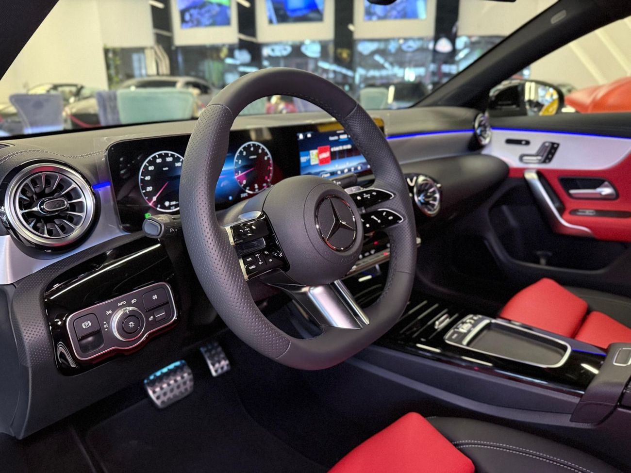 مرسيدس بنز CLA 200 Premium + 2.0L