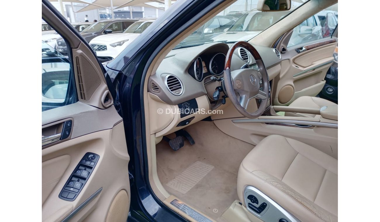 Mercedes-Benz ML 350 2010 model, leather hatch, cruise control, rear camera screen, in excellent condition