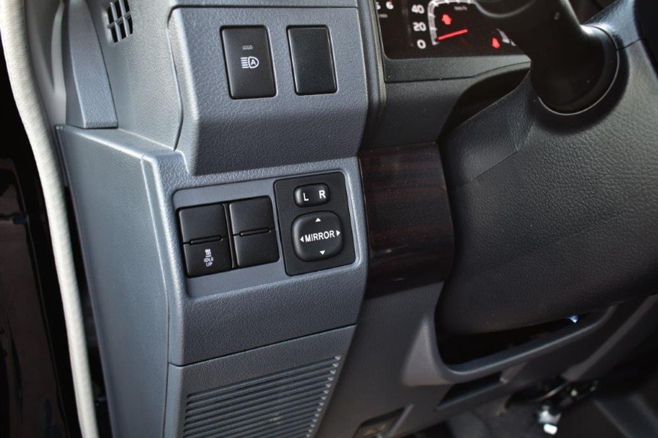 Toyota Land Cruiser 70 2025 TOYOTA LAND CRUISER 76 HARDTOP 40TH ANNIVERSARY LX-Z 2.8L DIESEL 4WD 5-SEATER AUTOMATIC