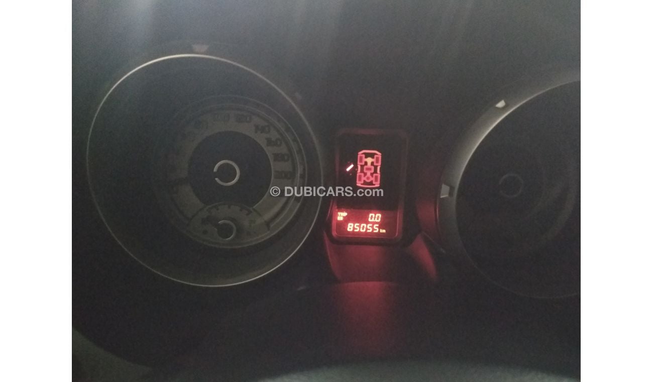 ميتسوبيشي باجيرو 2013 ابيض  3.8خليجى جلد فتحة سقف حالة وكالة بدون صبغ بدون حوادث ممتازة