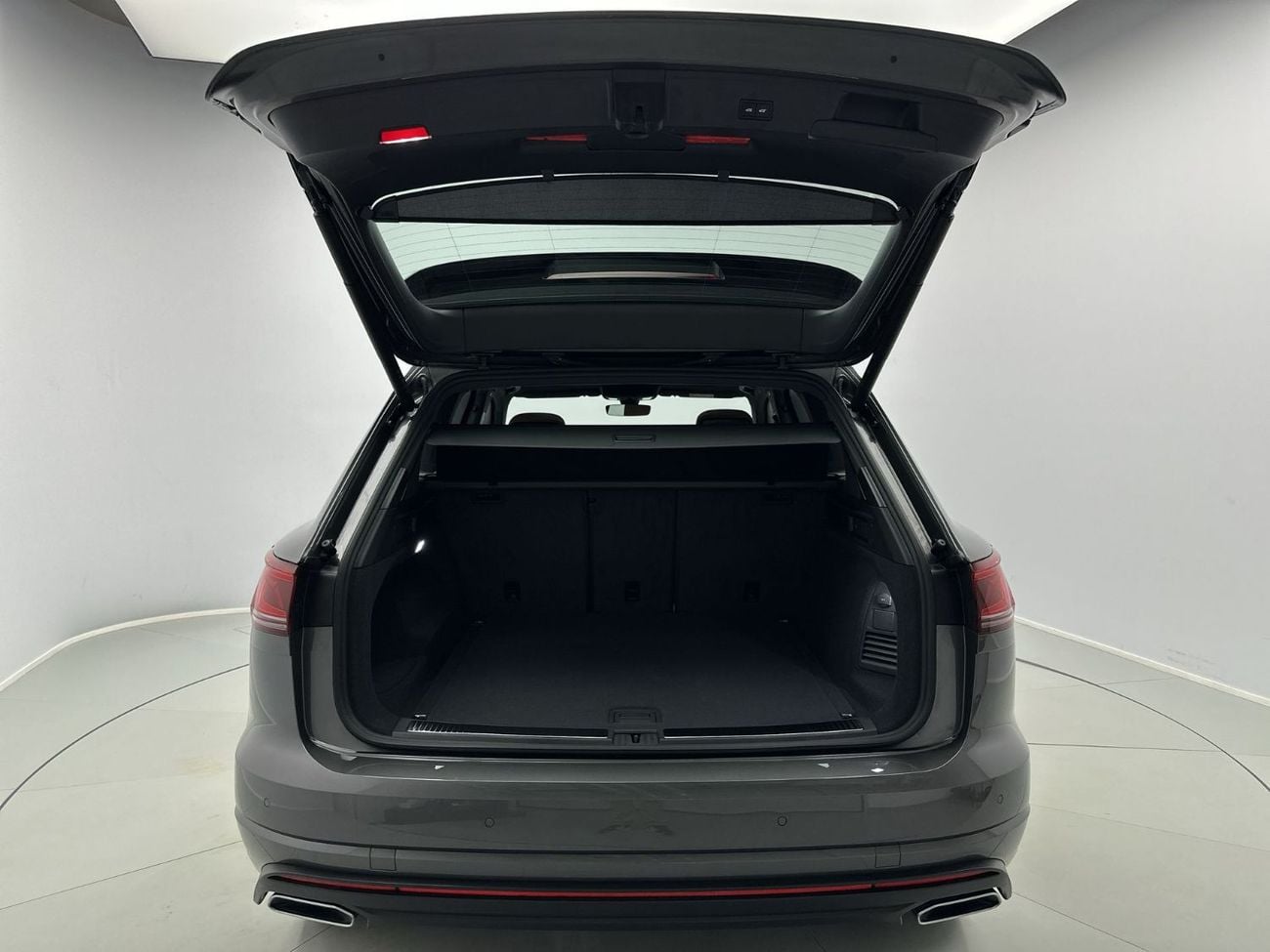 فولكس واجن طوارق ELEGANCE | Premium V6 Performance & Smart Tech | VW Certified | GCC Specs