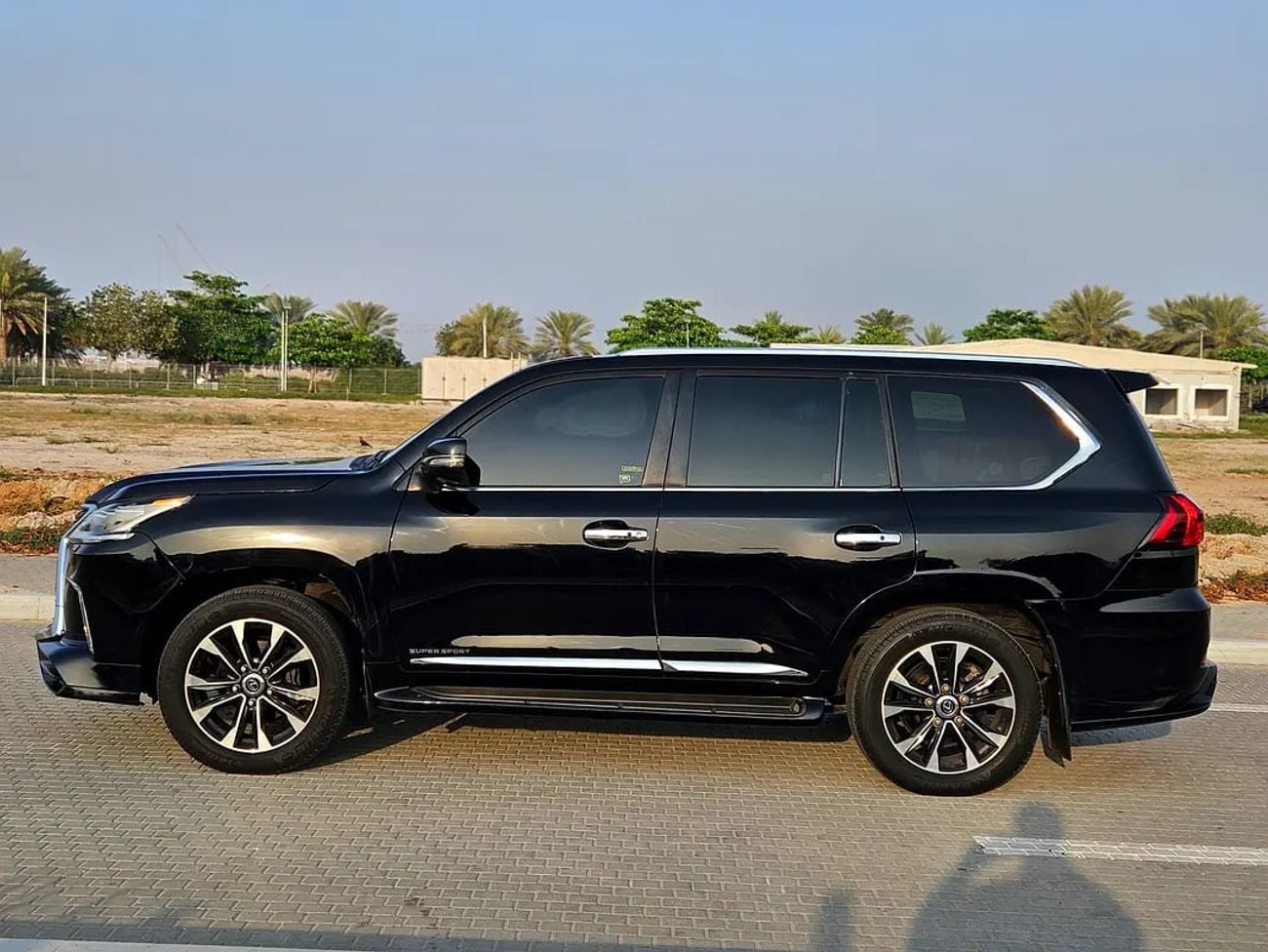 Lexus LX570 LX 570 Luxury | GCC Specs | Facelifted to Premium Condition Luxury SUV