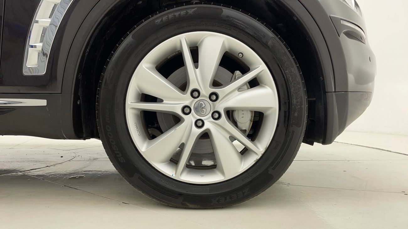 إنفينيتي QX70 LUXURY 3.7 | بدون دفعة مقدمة | اختبار القيادة في المنزل